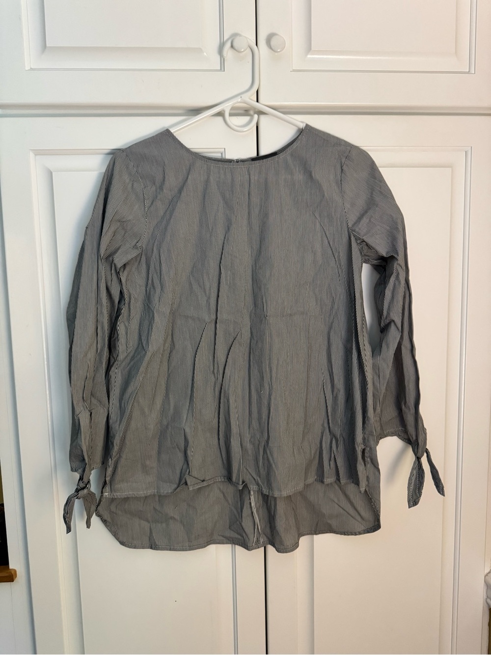 Vince Camuto Gray Striped Tie-Cuff High-Low Tunic